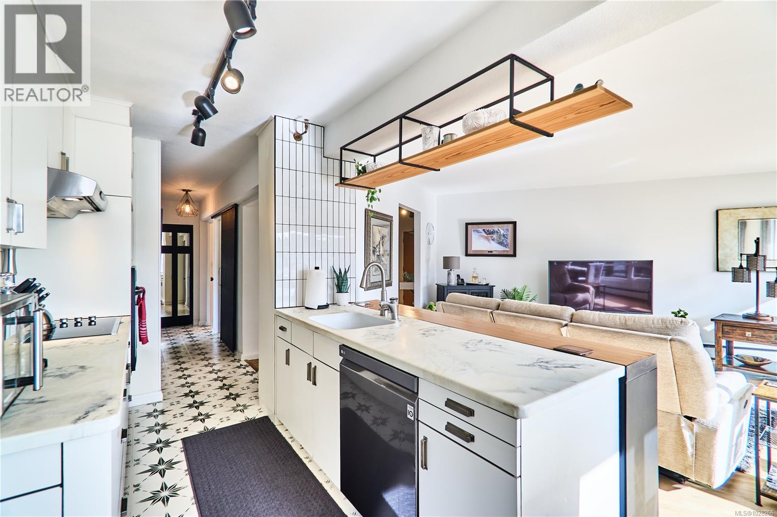 #204 375 NEWCASTLE AVE - 5