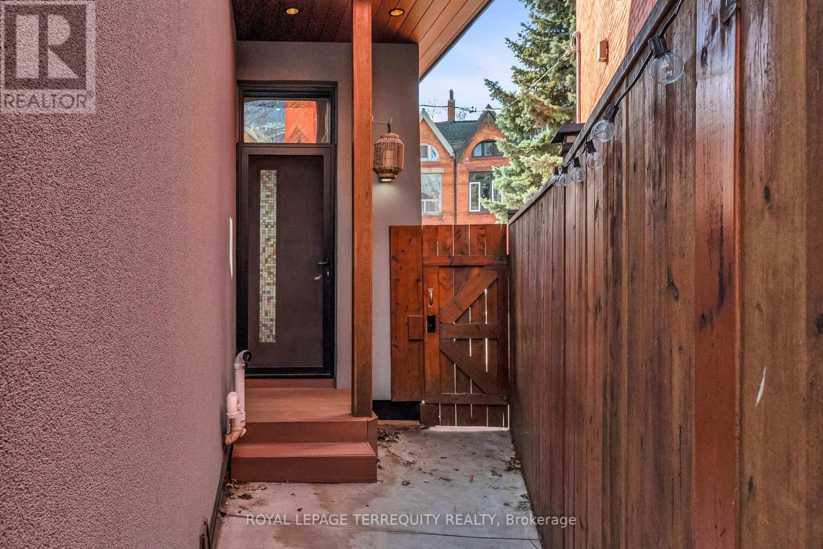 285 LISGAR STREET - 38
