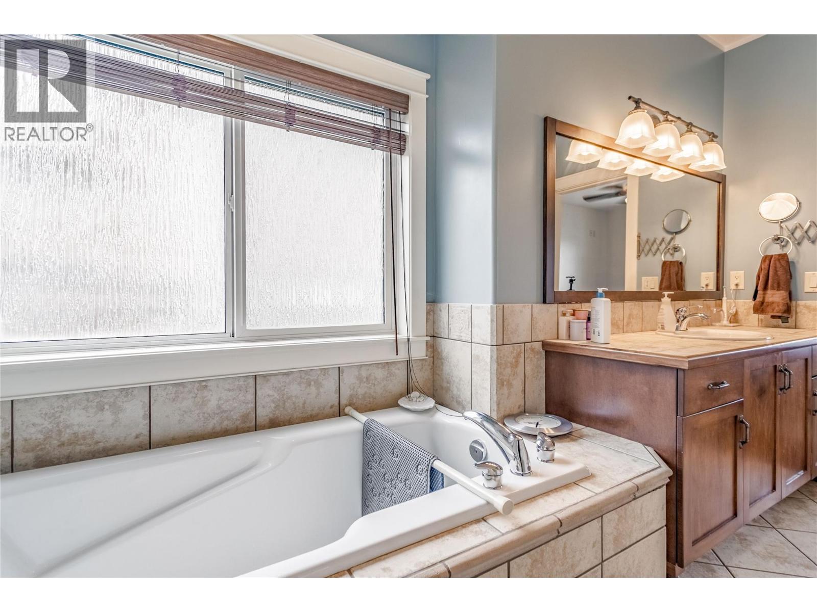 4902 Warbler Court, Kelowna