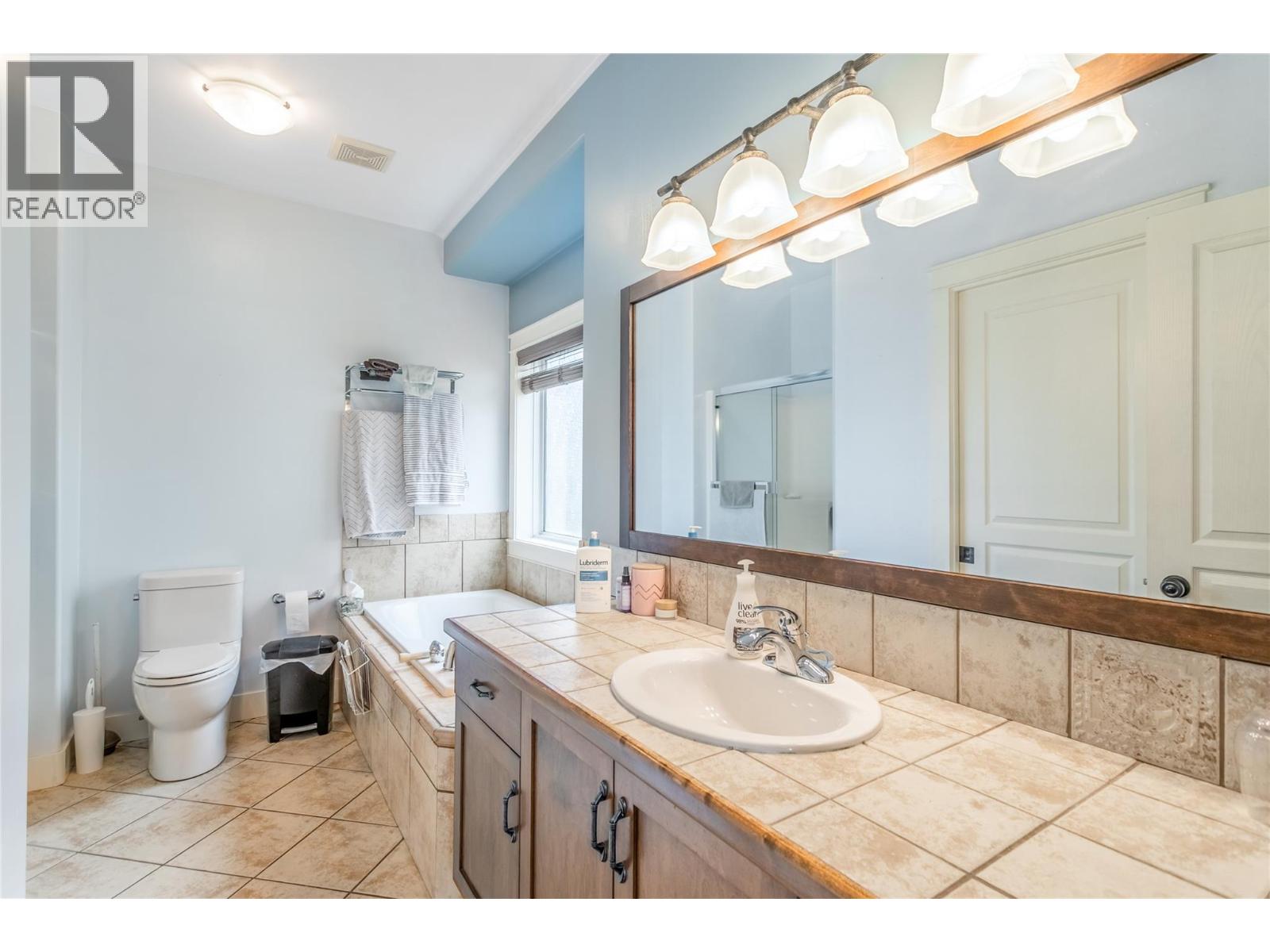 4902 Warbler Court, Kelowna