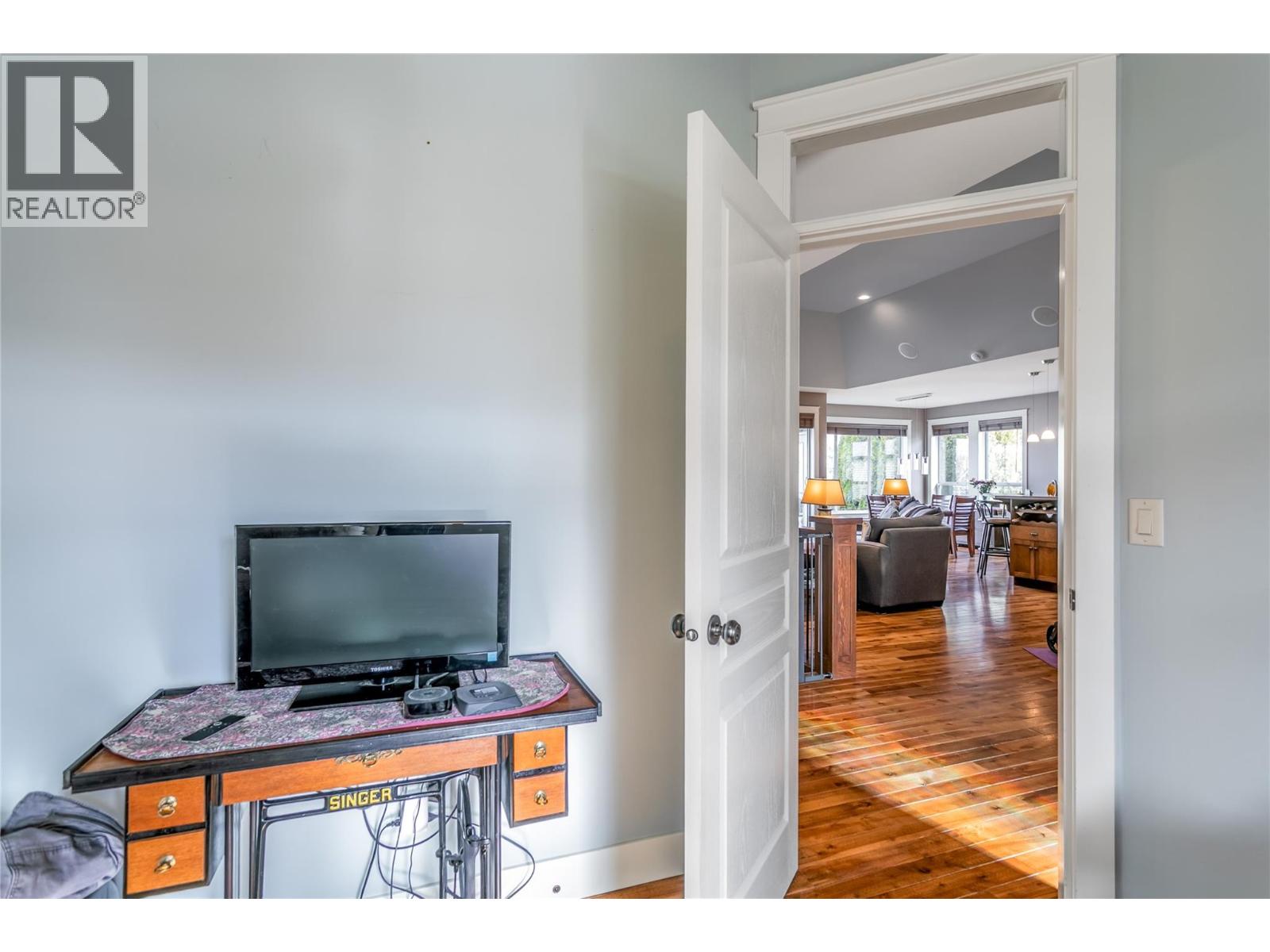 4902 Warbler Court, Kelowna