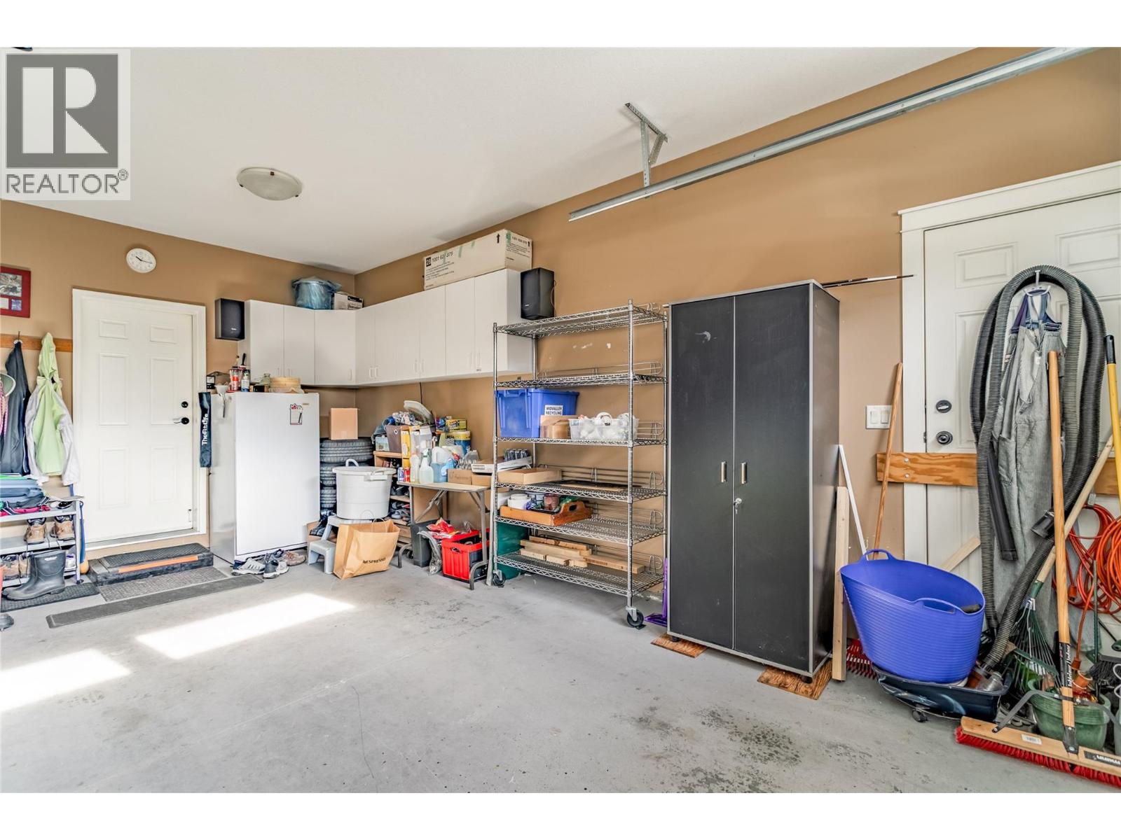 4902 Warbler Court, Kelowna