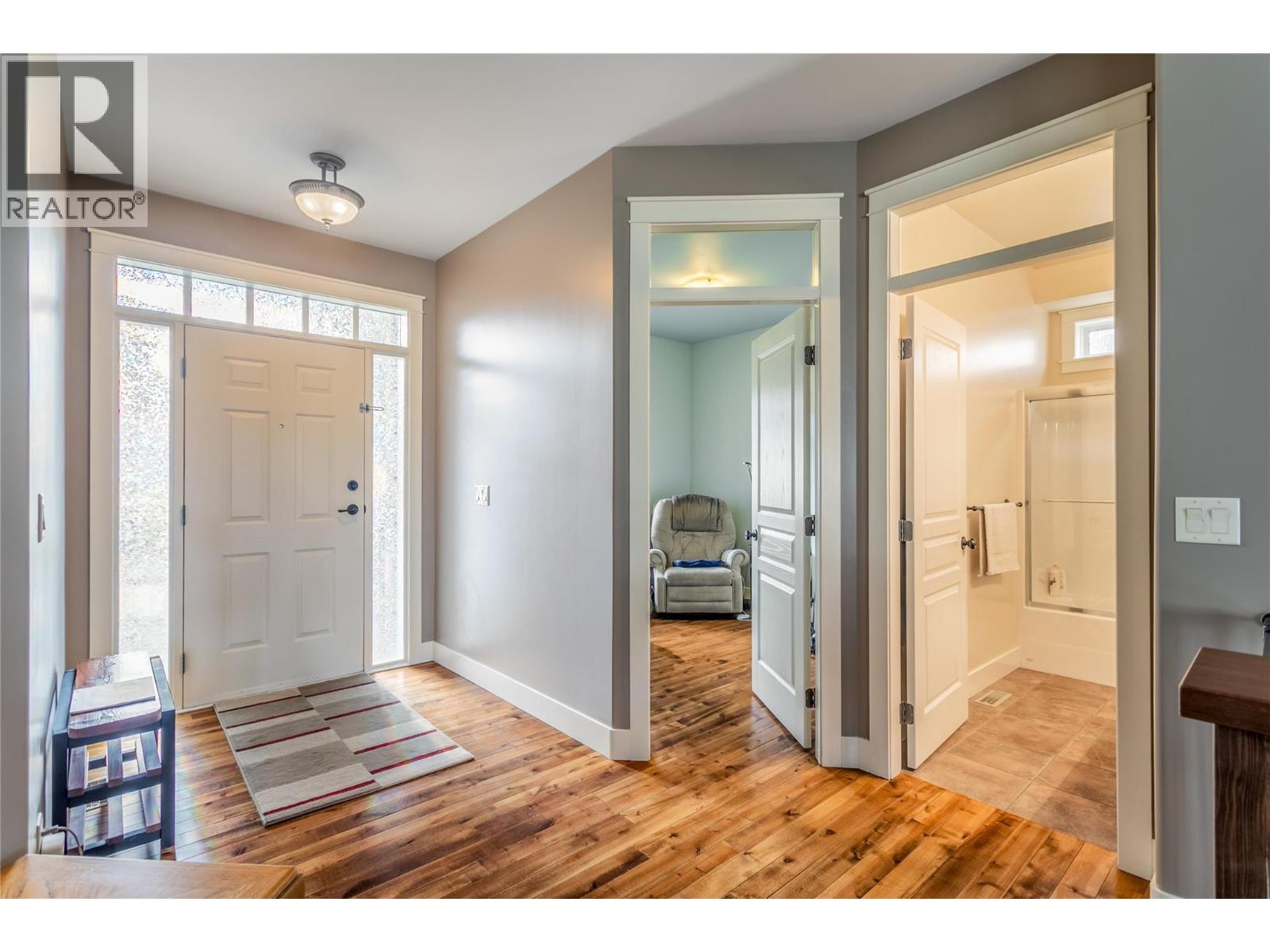 4902 Warbler Court, Kelowna