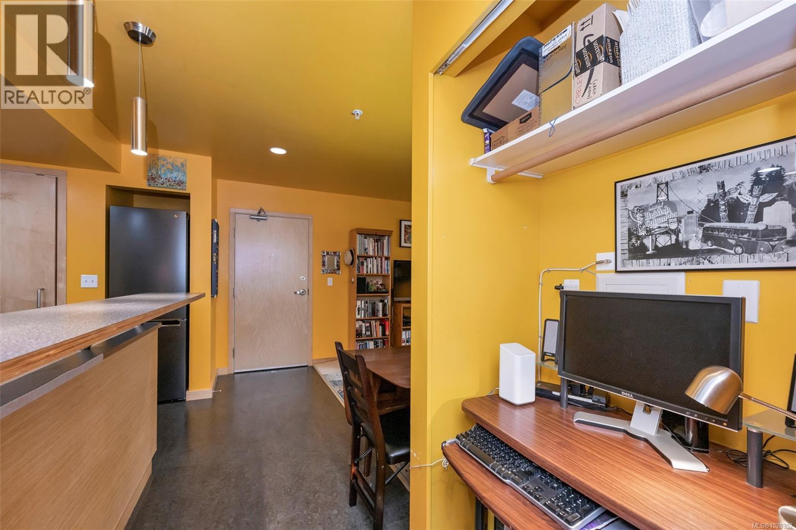 204 787 Tyee Rd, Victoria