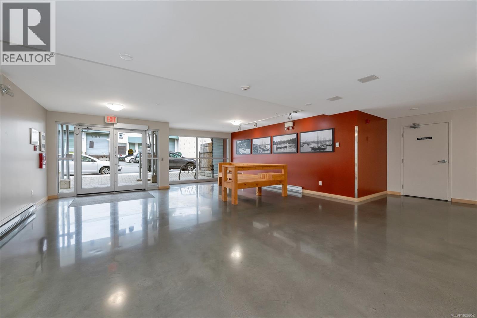 204 787 Tyee Rd, Victoria