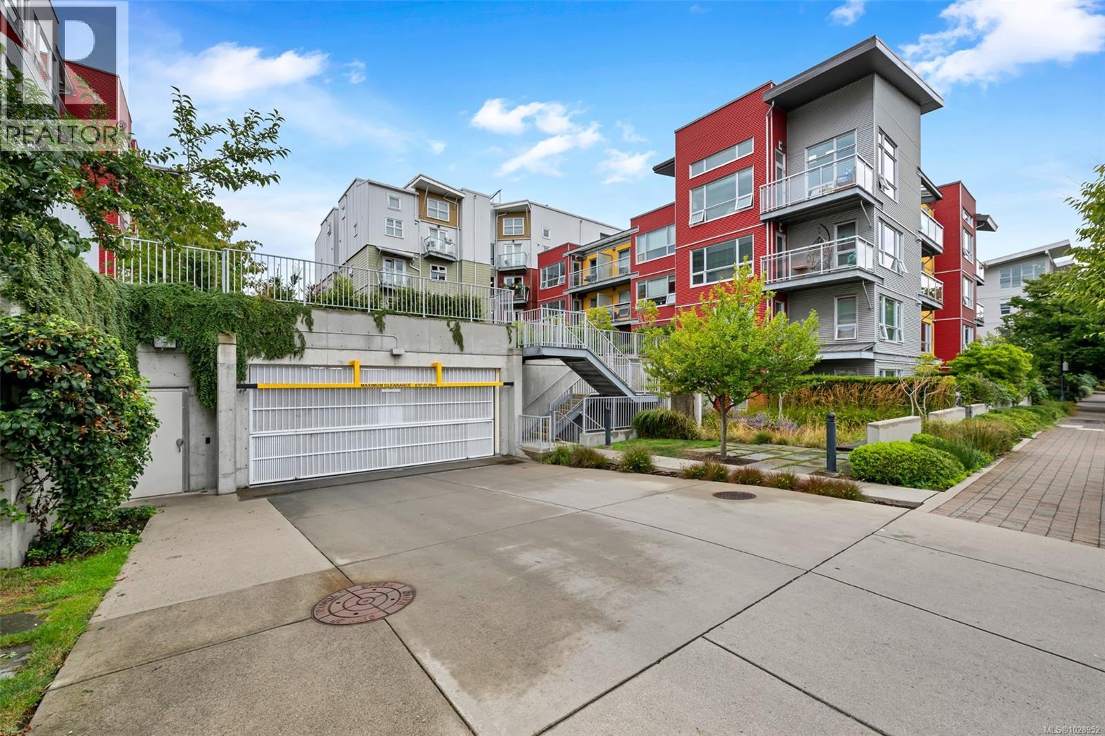 204 787 Tyee Rd, Victoria