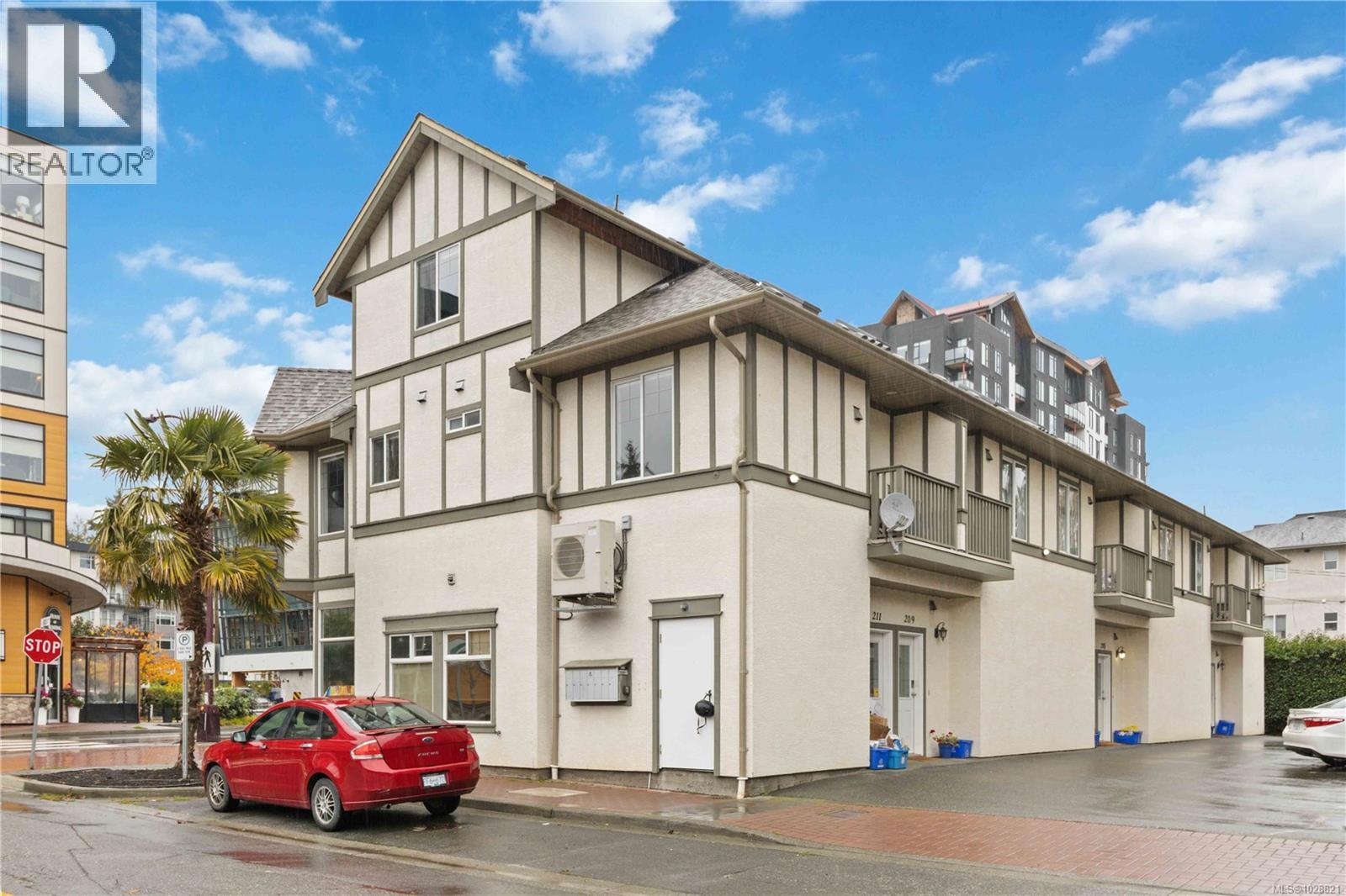 #211 2849 PEATT RD - Image 2