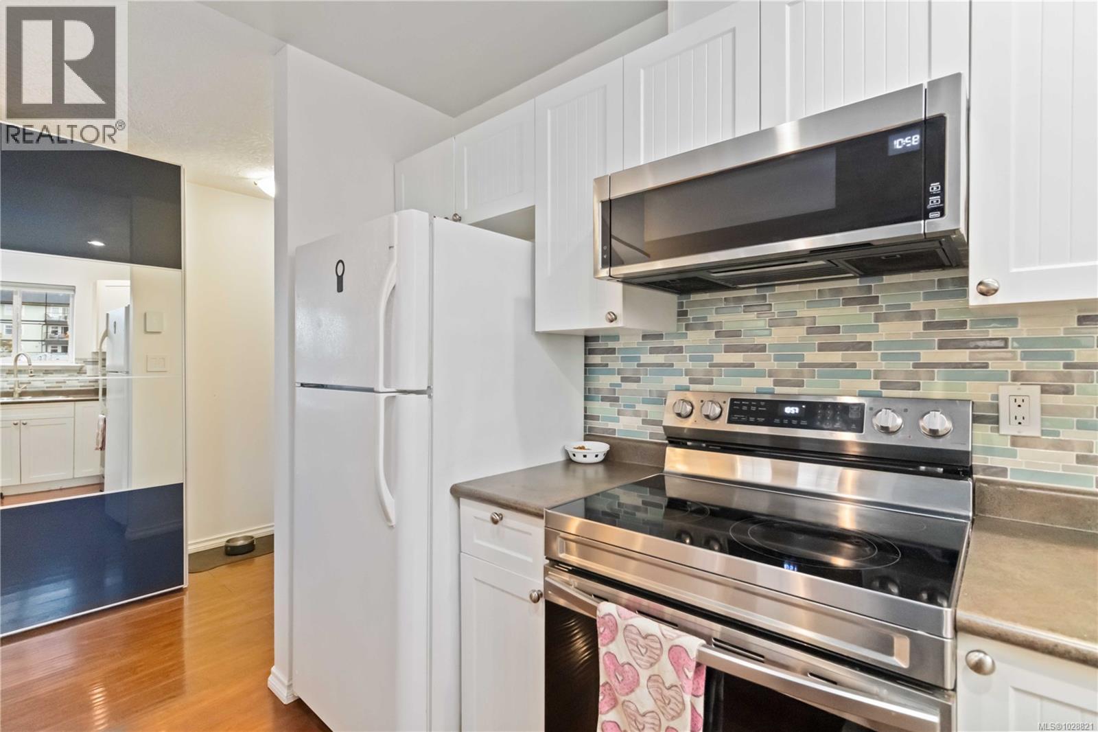 #211 2849 PEATT RD - 8