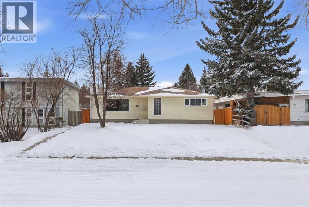 Single Family House Bungalow for Sale in  Vienna Drive NW Varsity Calgary 