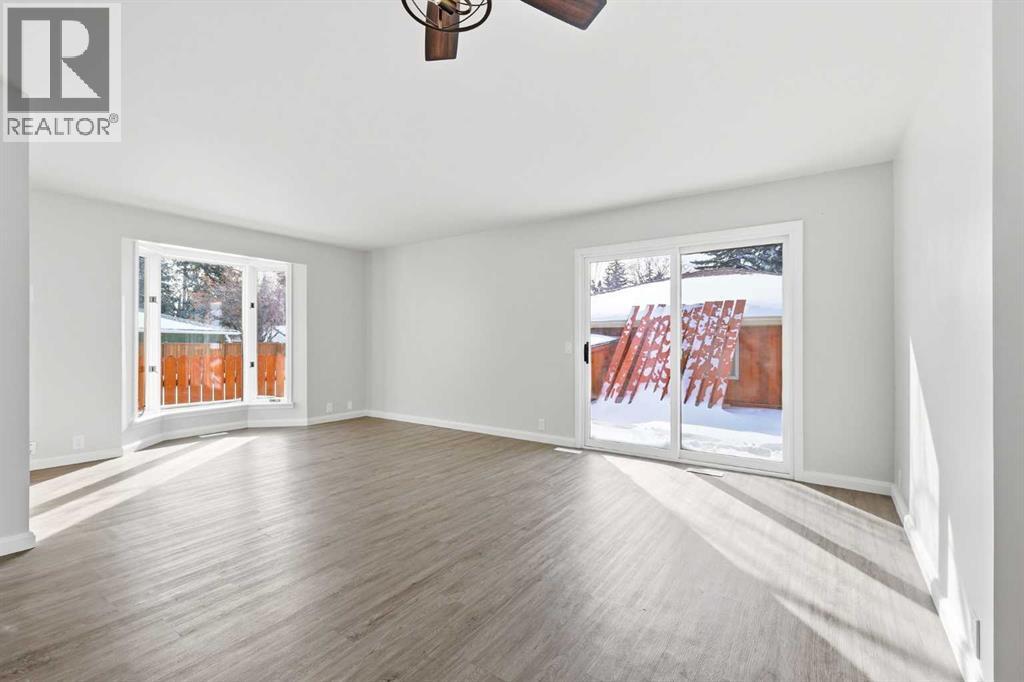 Single Family House Bungalow for Sale in  Vienna Drive NW Varsity Calgary 