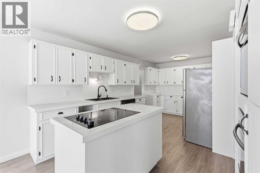 Single Family House Bungalow for Sale in  Vienna Drive NW Varsity Calgary 