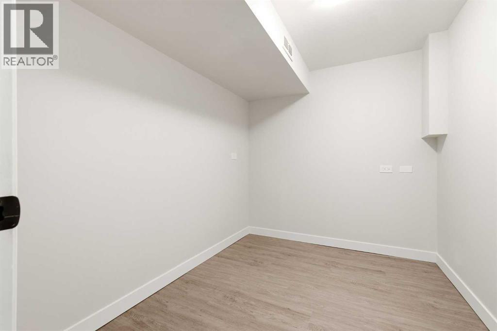 Single Family House Bungalow for Sale in  Vienna Drive NW Varsity Calgary 