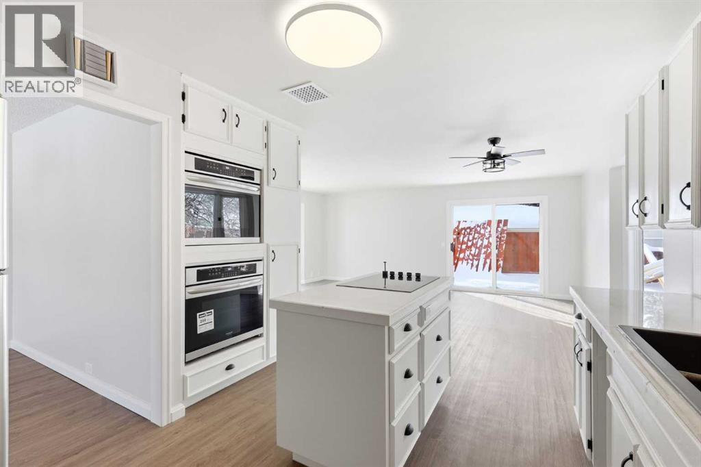 Single Family House Bungalow for Sale in  Vienna Drive NW Varsity Calgary 