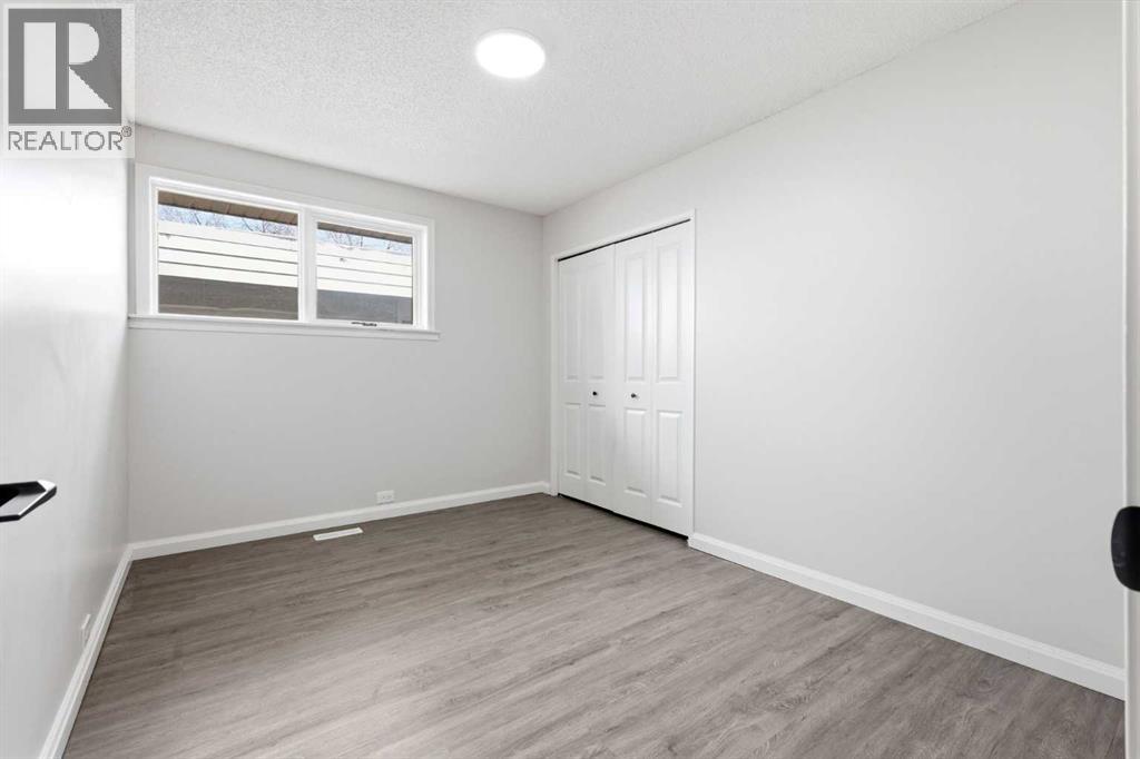 Single Family House Bungalow for Sale in  Vienna Drive NW Varsity Calgary 