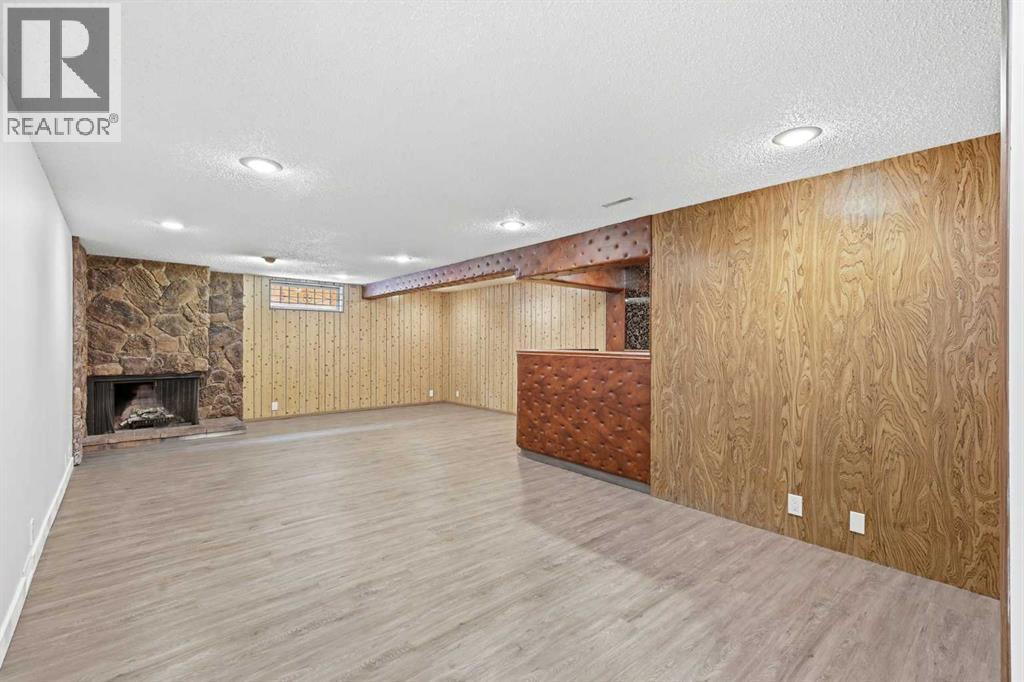 Single Family House Bungalow for Sale in  Vienna Drive NW Varsity Calgary 