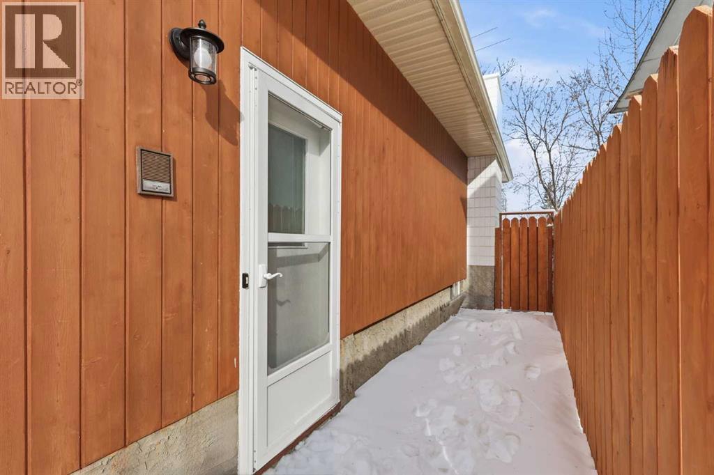 5031 VIENNA DRIVE NW - 40