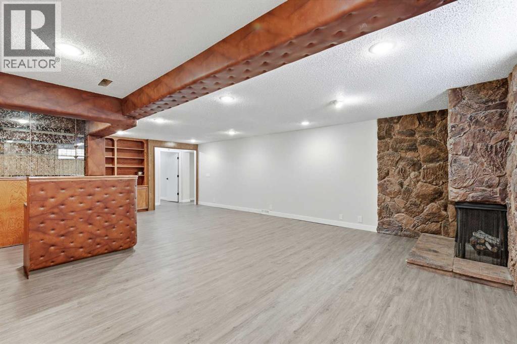 Single Family House Bungalow for Sale in  Vienna Drive NW Varsity Calgary 