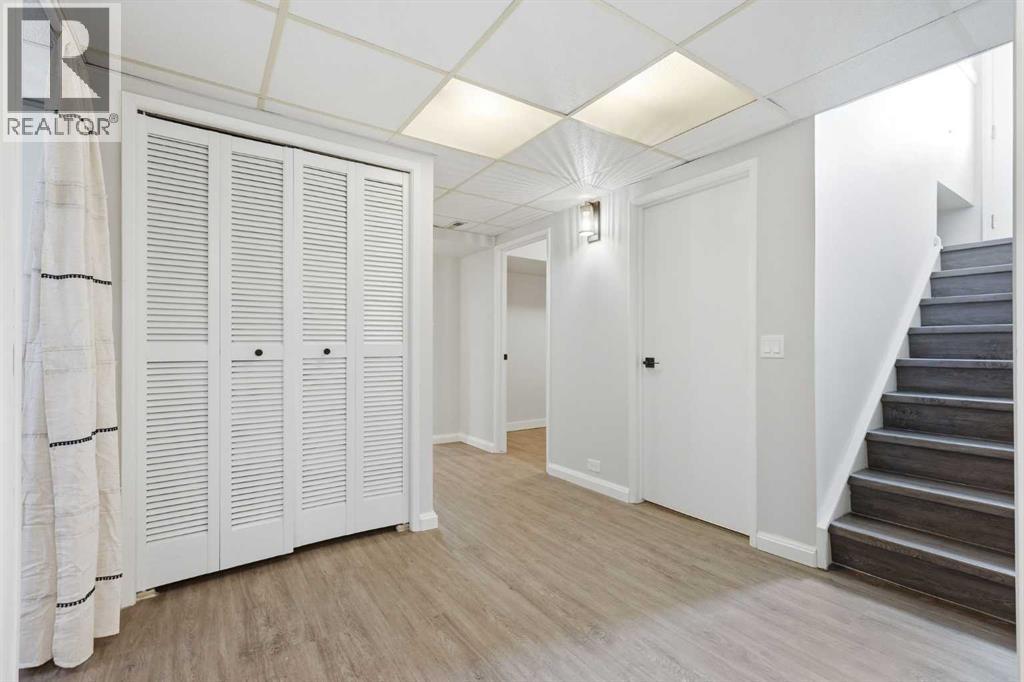 Single Family House Bungalow for Sale in  Vienna Drive NW Varsity Calgary 