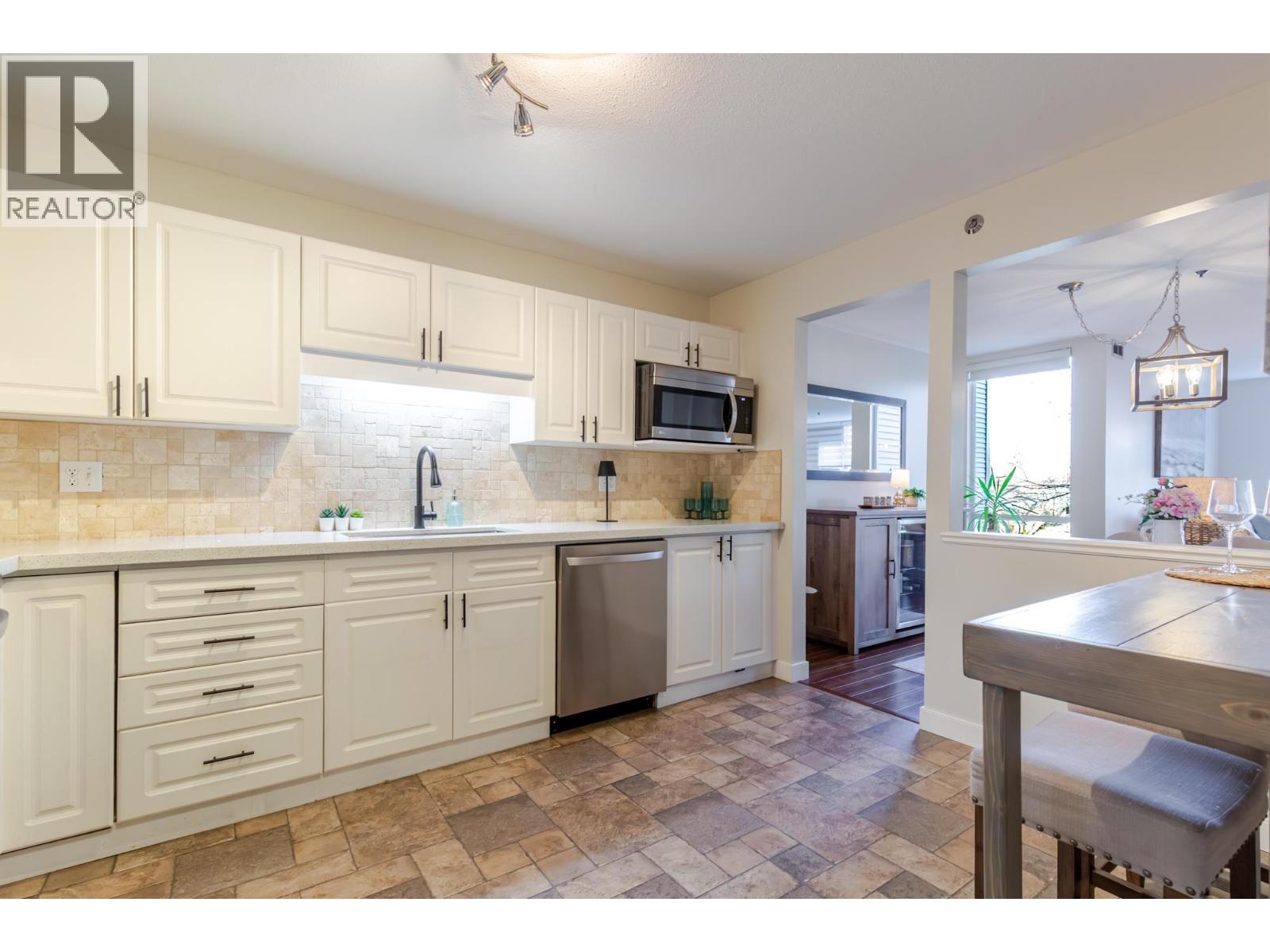 211 19142 122 AVENUE, Pitt Meadows