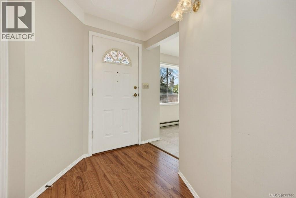 #5 50 ANDERTON AVE - 23