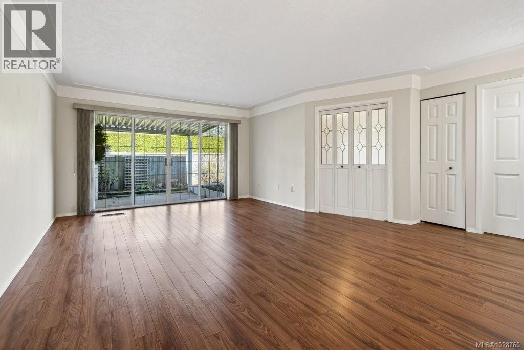 #5 50 ANDERTON AVE - 28