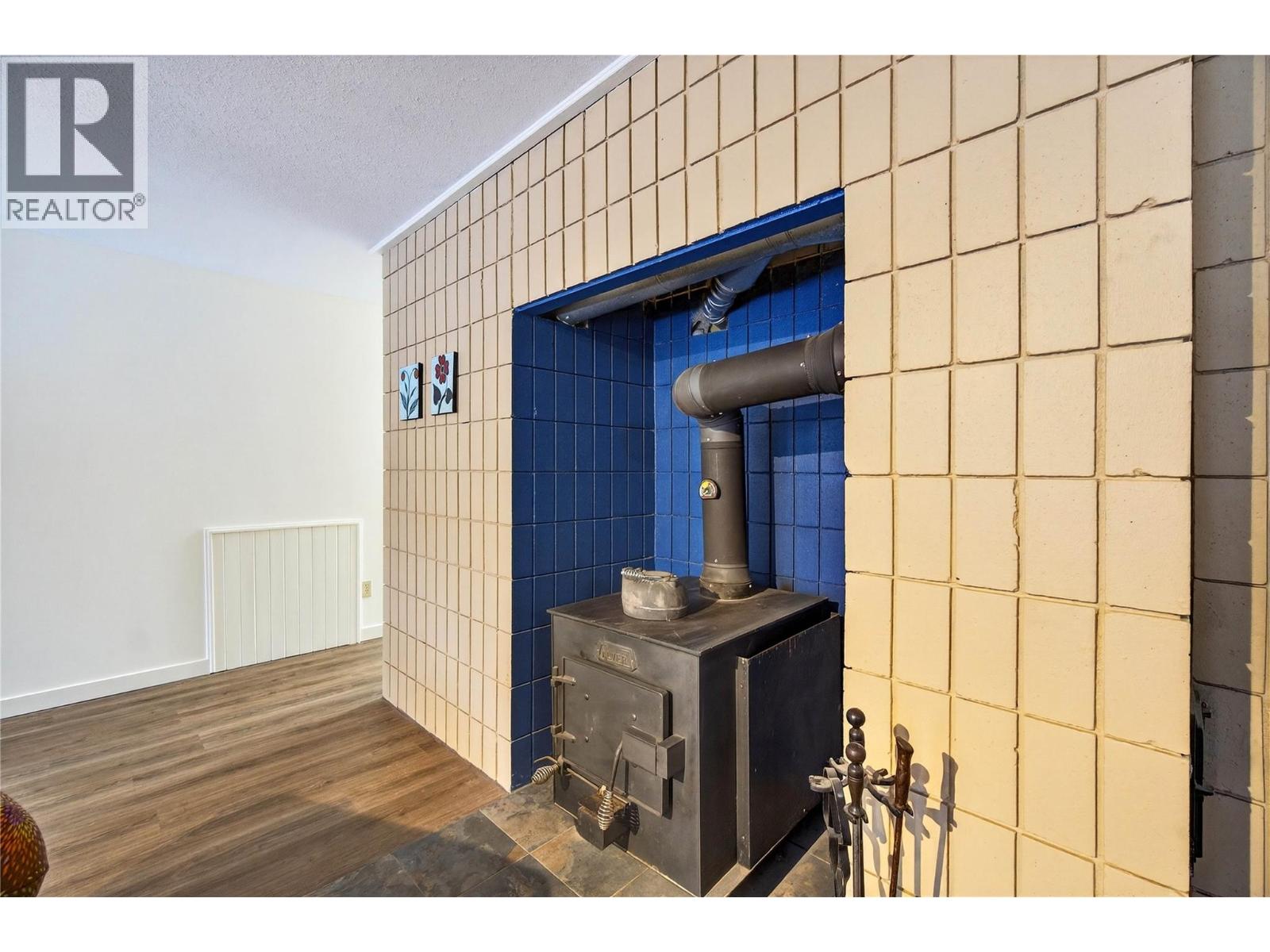 8361 Ladner Road - 36