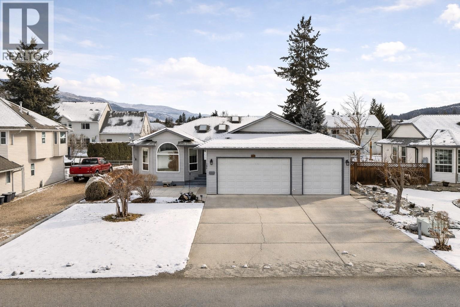 381 Robin Drive - 2