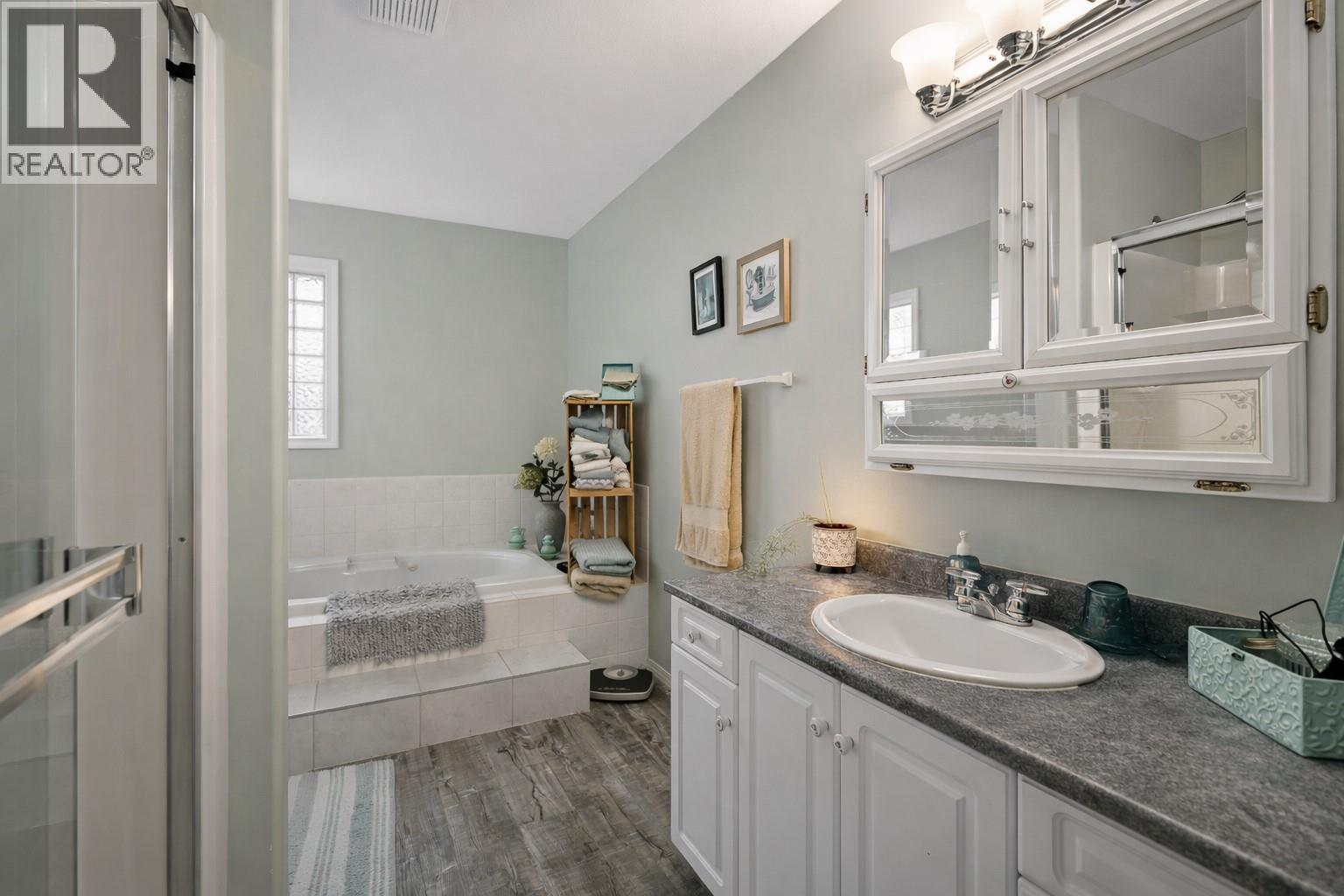 381 ROBIN DRIVE - 14