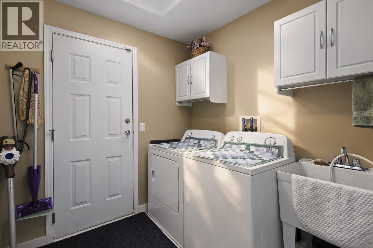 381 ROBIN DRIVE - 25