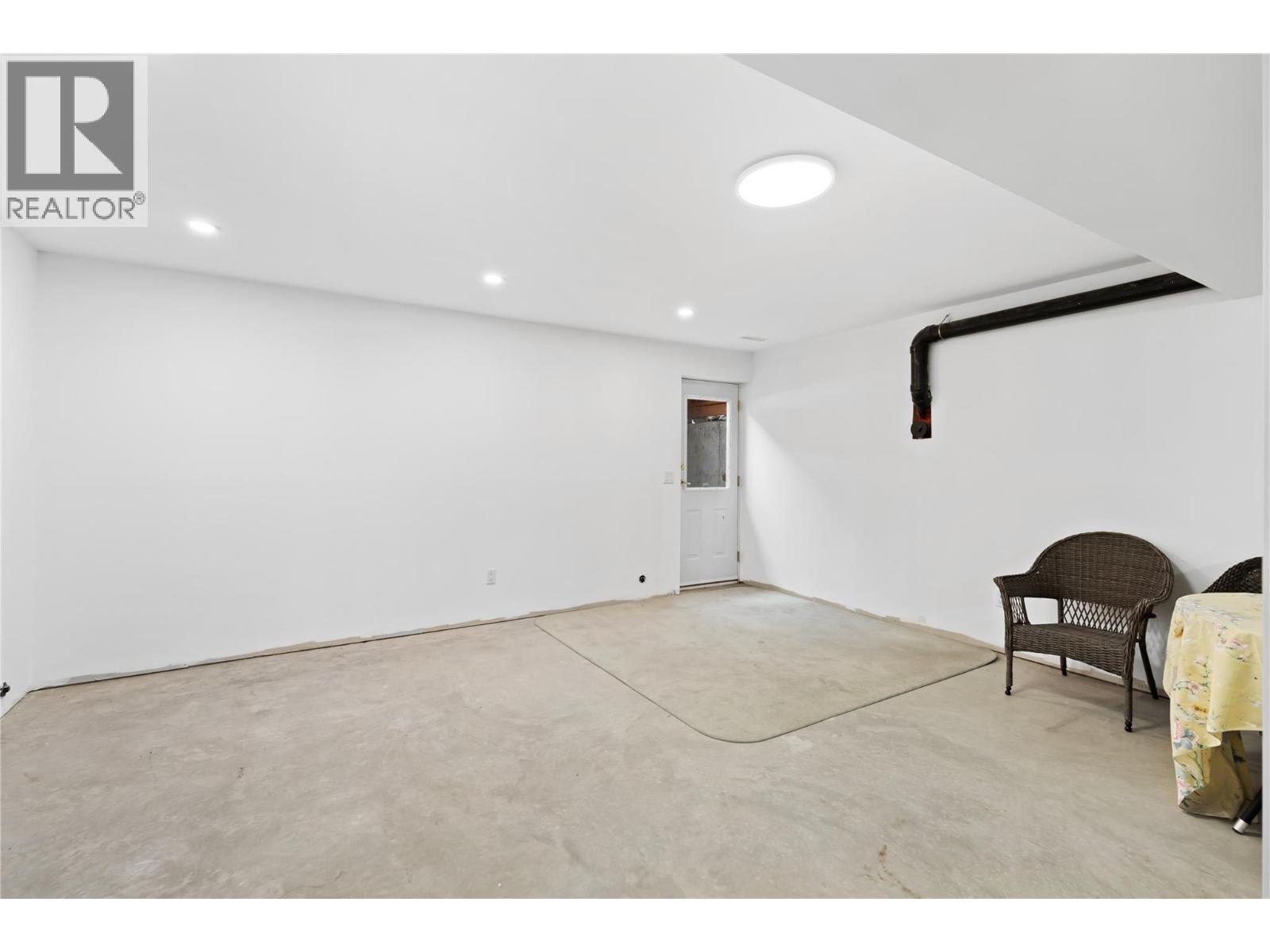 381 ROBIN DRIVE - 29