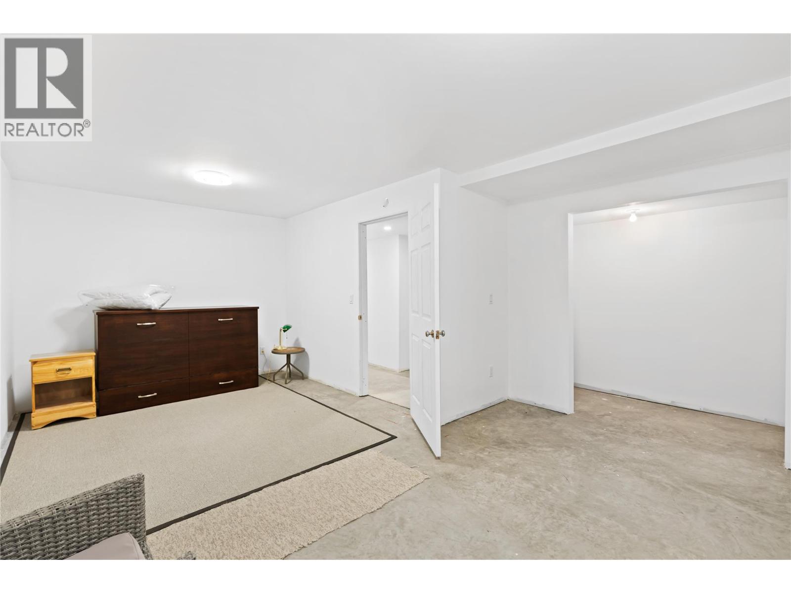 381 ROBIN DRIVE - 33