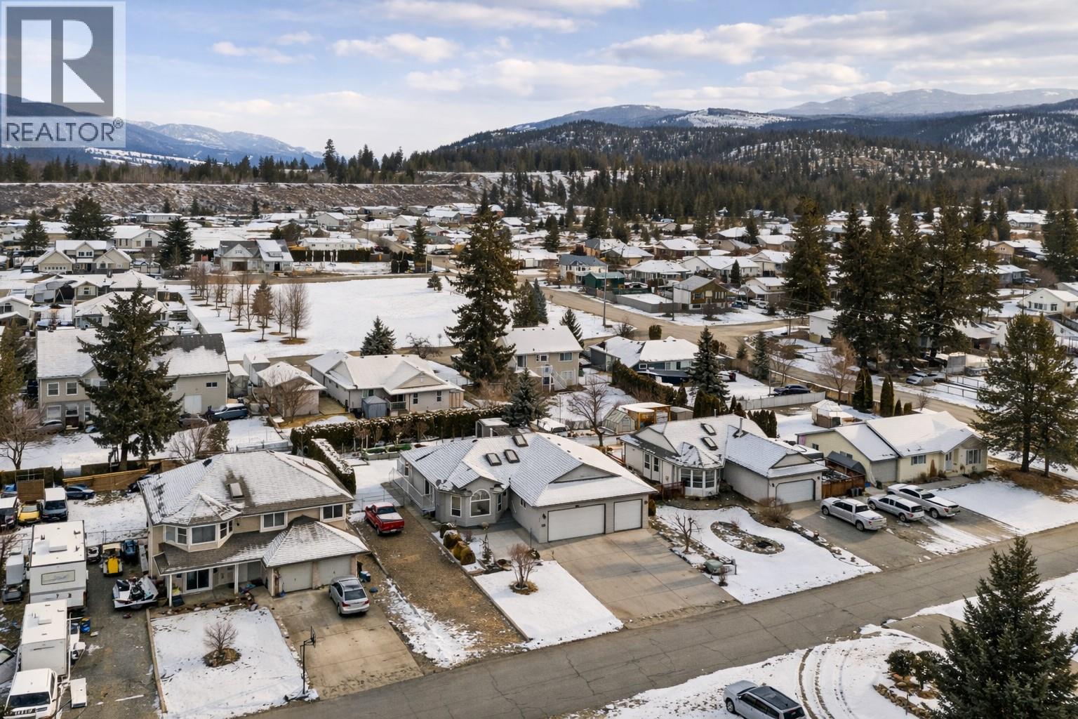 381 ROBIN DRIVE - 46