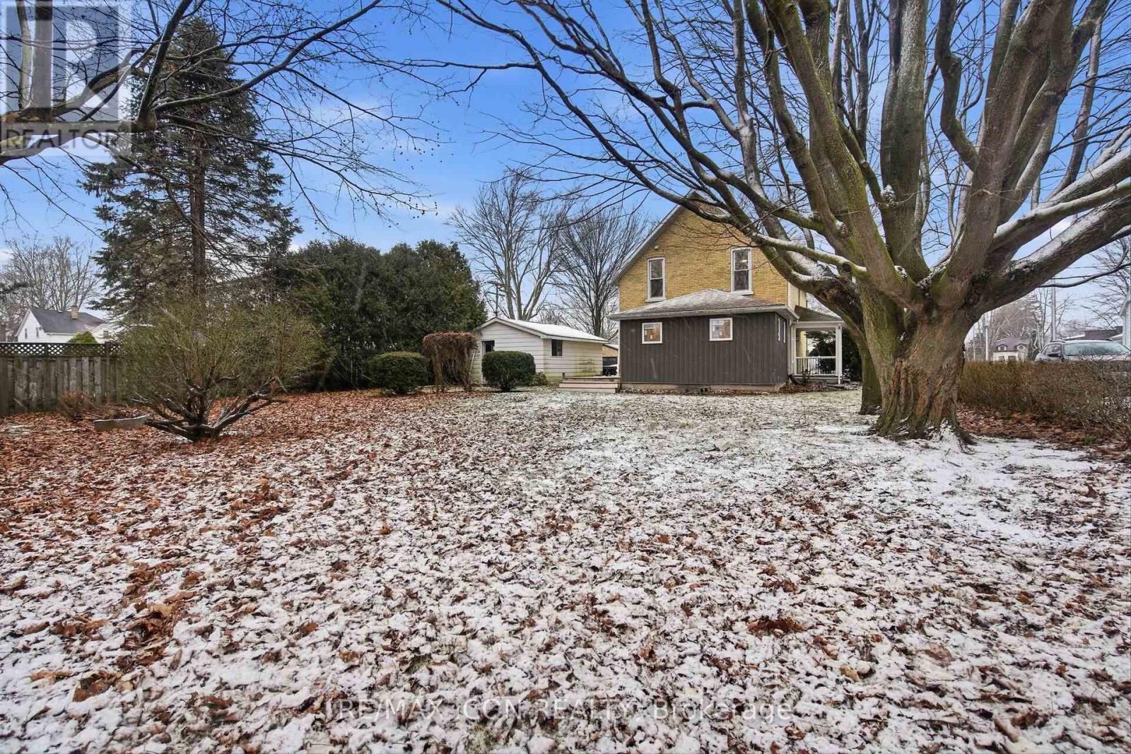 182 MAPLE STREET — photo 37