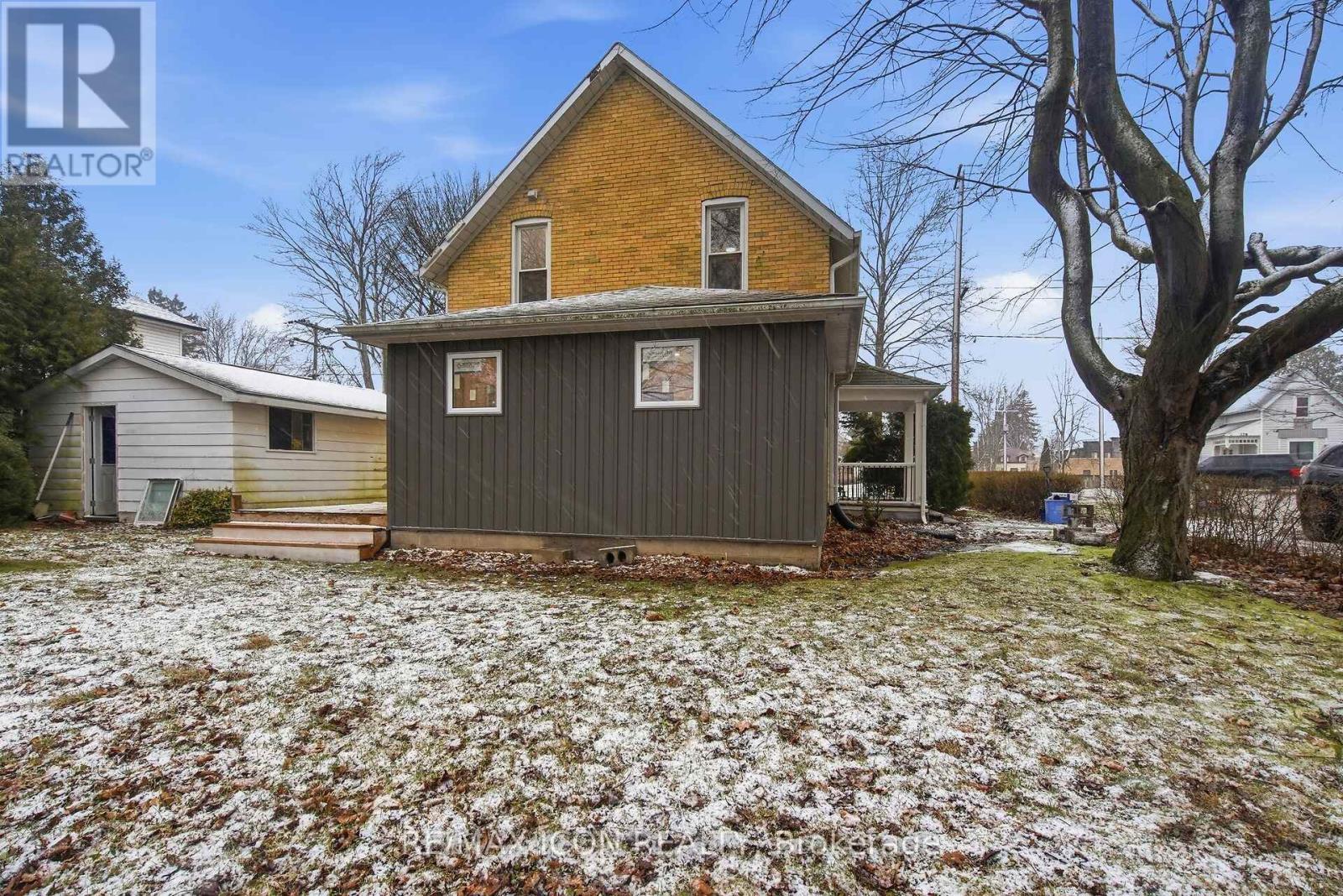 182 MAPLE STREET — photo 38