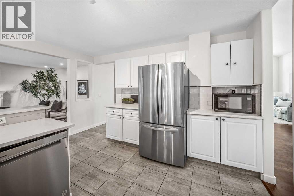 Single Family House for Sale in  Sierra Madre Crescent SW Signal Hill Calgary 