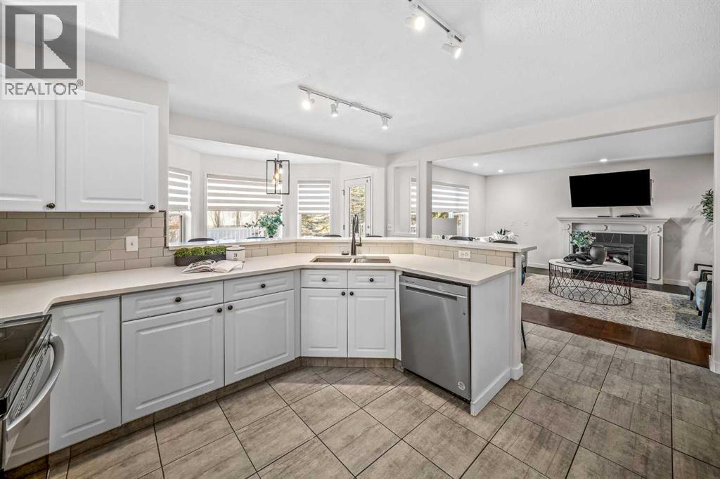 Single Family House for Sale in  Sierra Madre Crescent SW Signal Hill Calgary 