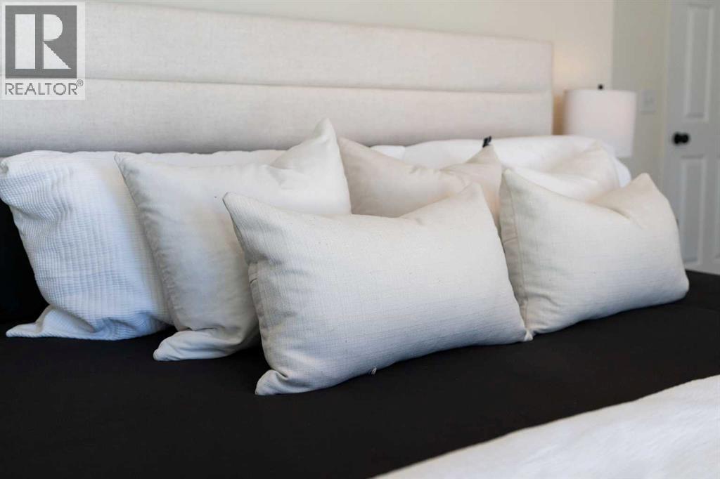 Single Family House for Sale in  Sierra Madre Crescent SW Signal Hill Calgary 