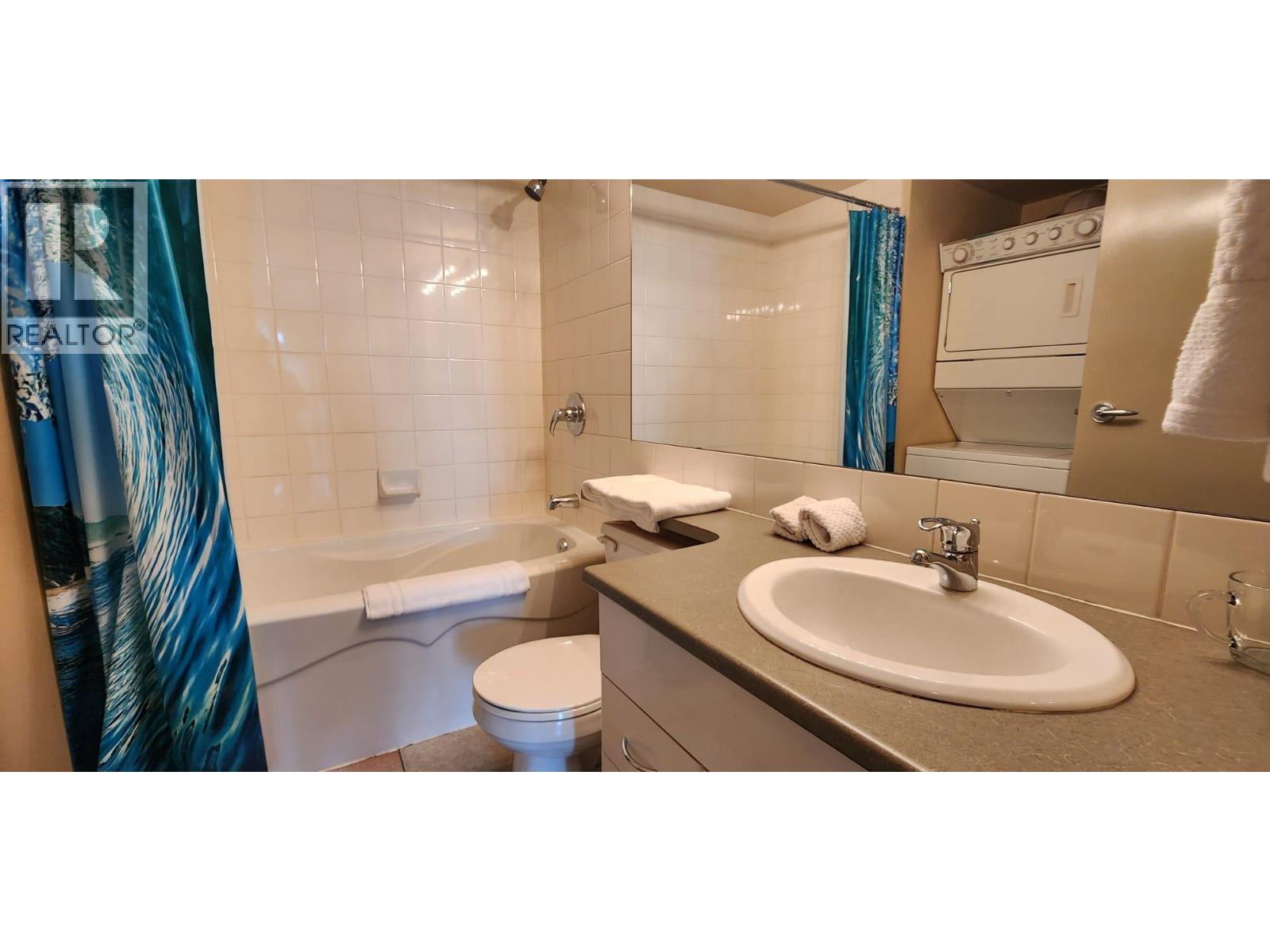 1 Bed, 1 Bath House for Rent in Vancouver – 2009 501 PACIFIC STREET, Vancouver - Image 2