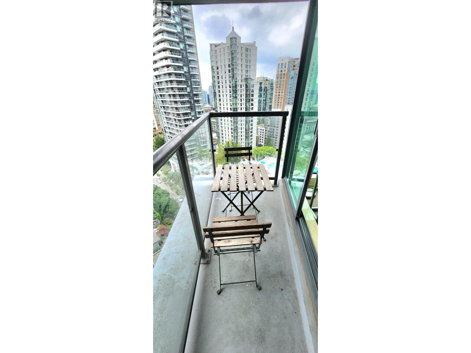 1 Bed, 1 Bath House for Rent in Vancouver – 2009 501 PACIFIC STREET, Vancouver - Image 13
