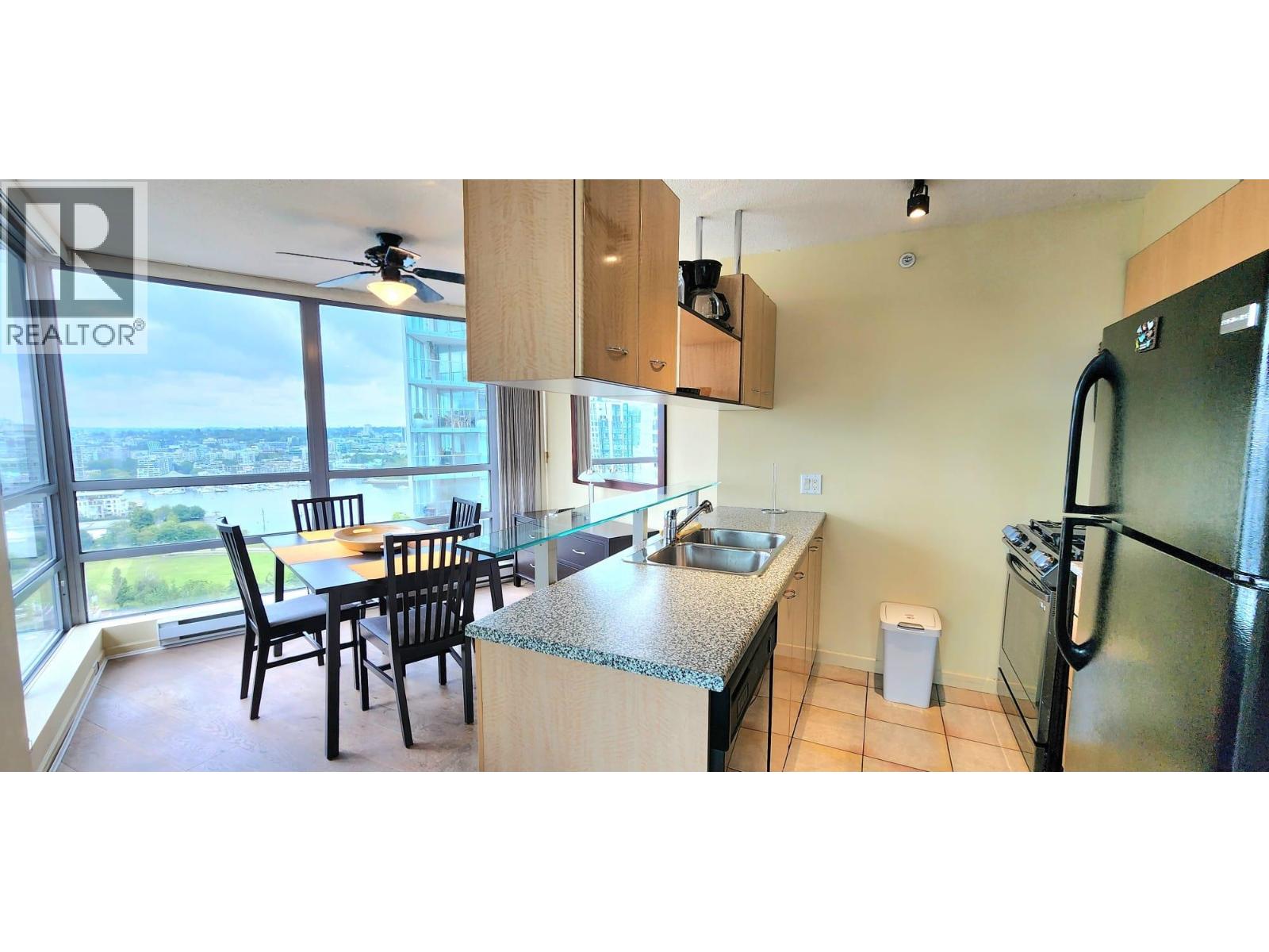 1 Bed, 1 Bath House for Rent in Vancouver – 2009 501 PACIFIC STREET, Vancouver - Image 4