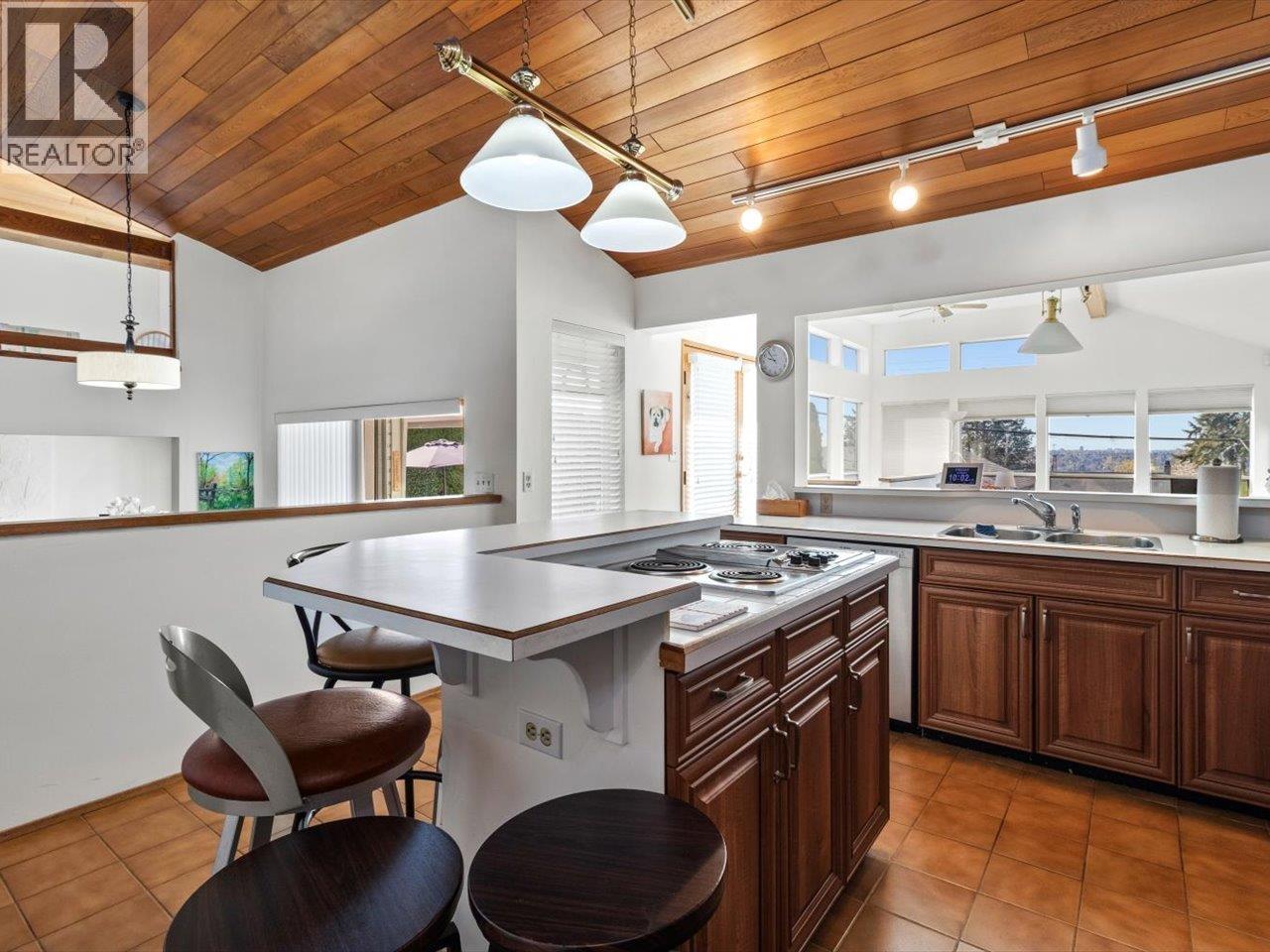 513 E 6TH STREET, North Vancouver