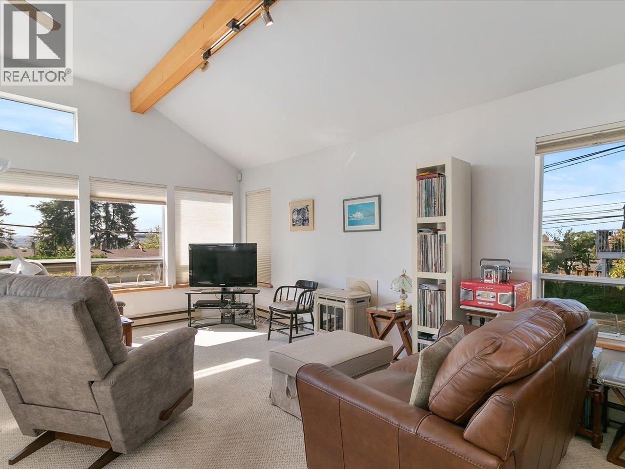 513 E 6TH STREET, North Vancouver