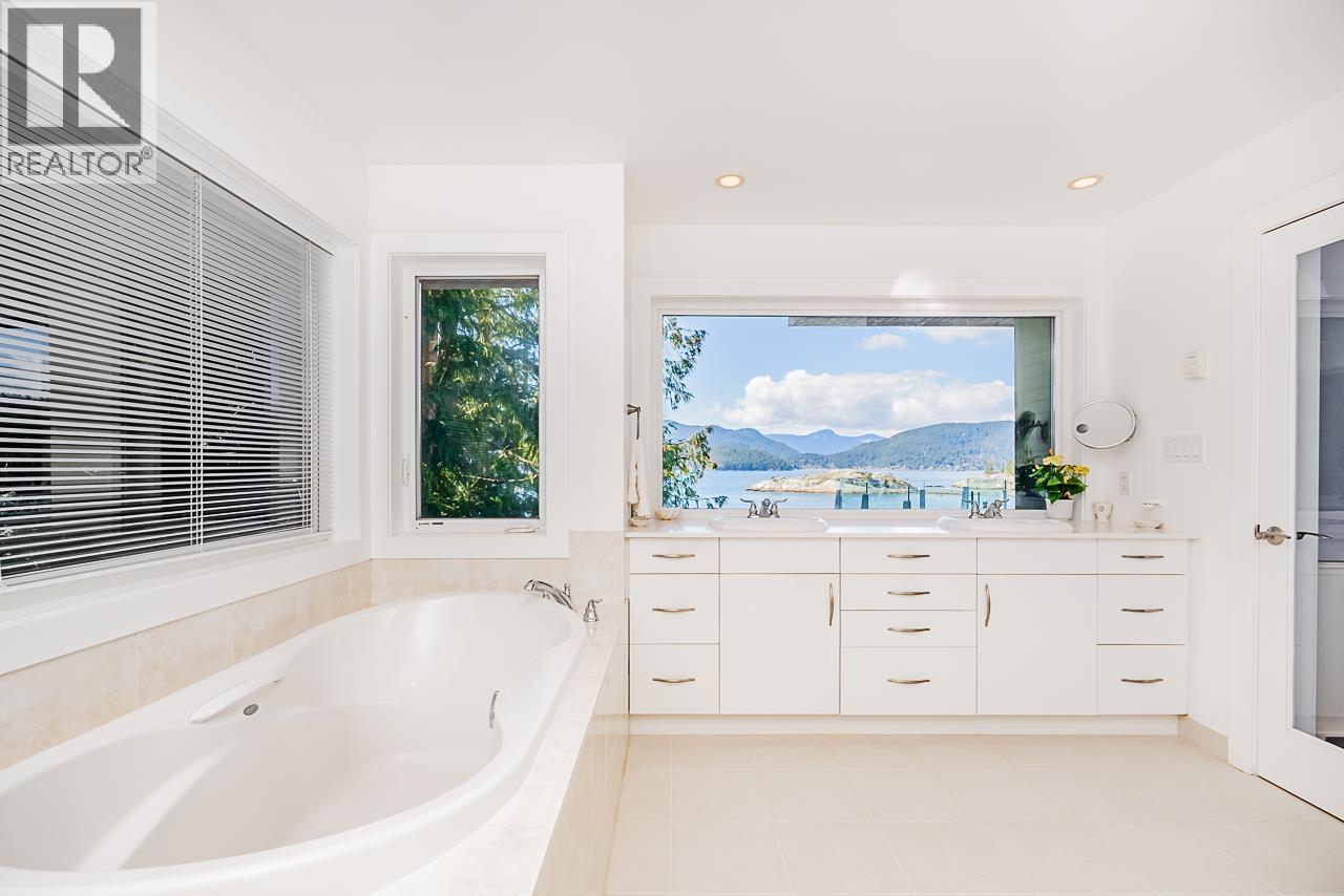 6275 TAYLOR DRIVE, West Vancouver