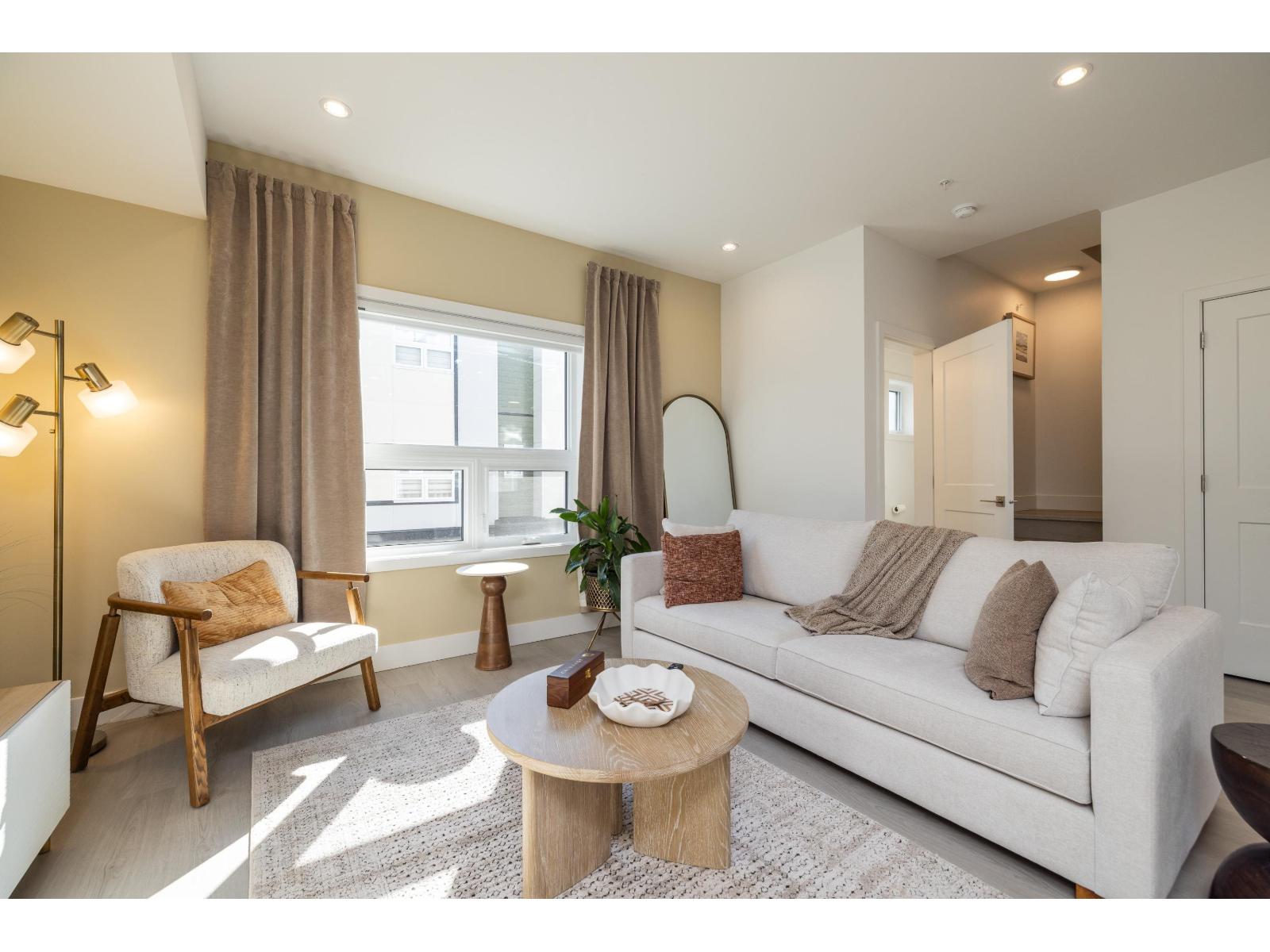 97 7381 PRESTON BOULEVARD, Mission