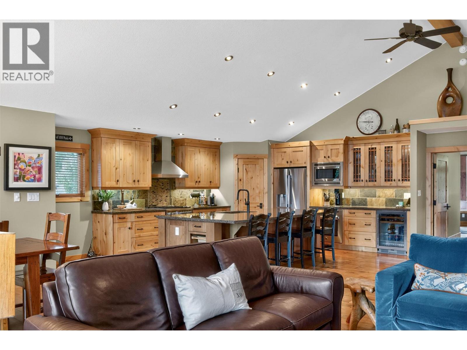 835 LAKEVIEW MEADOWS GREEN - 23