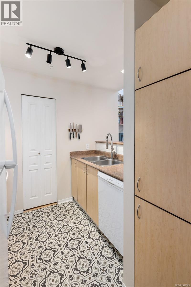 #402 1015 JOHNSON ST - 13