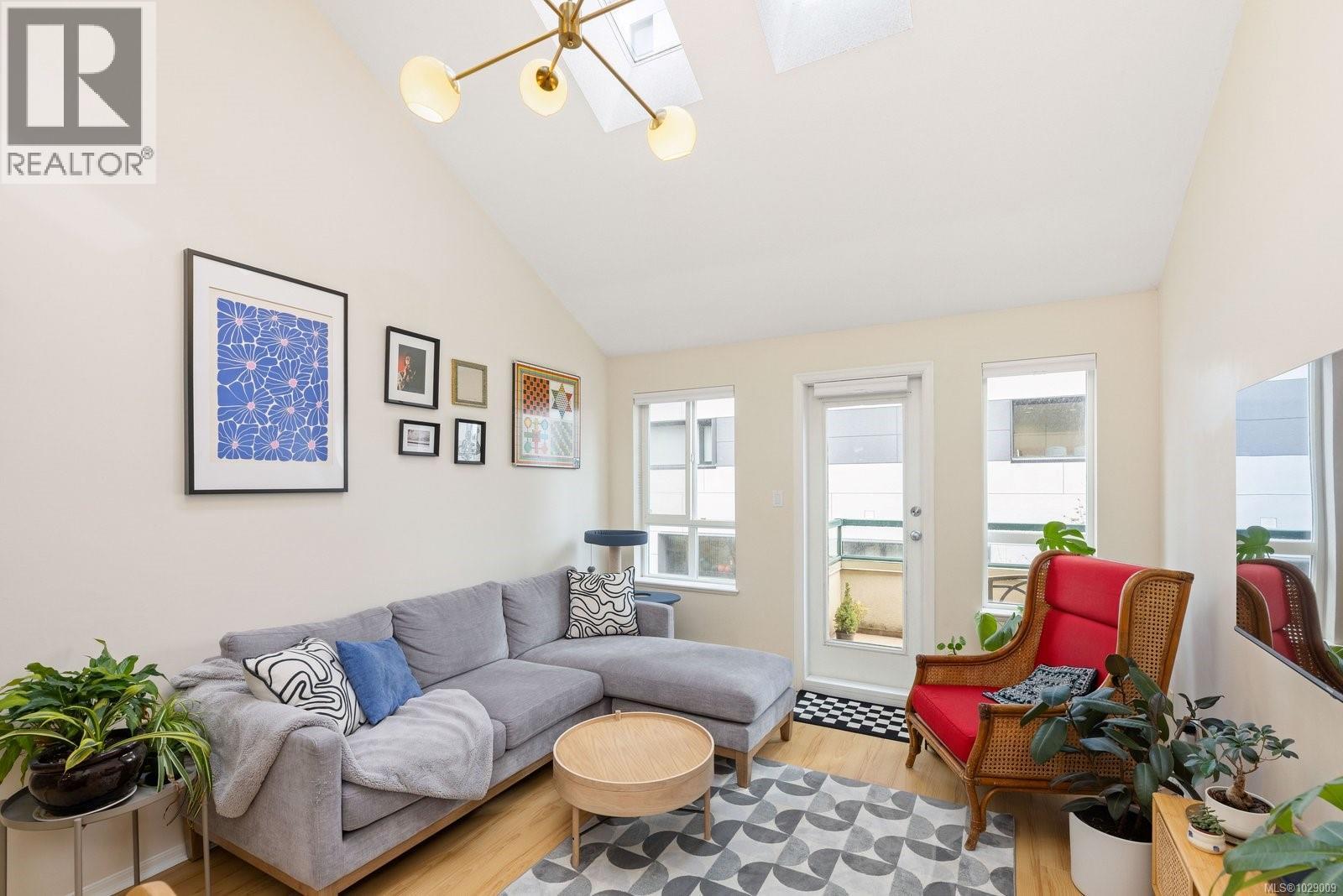 #402 1015 JOHNSON ST - Image 3