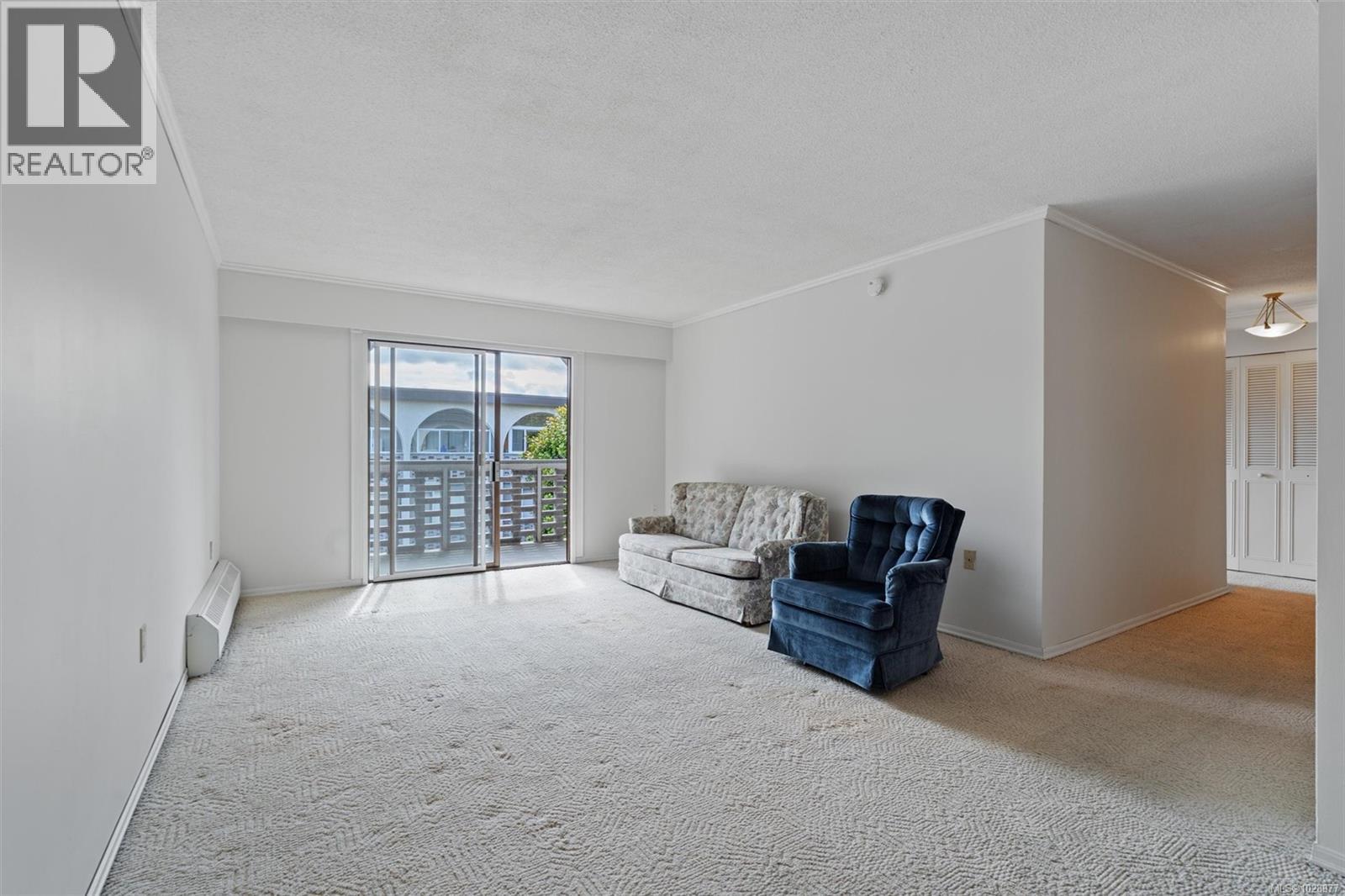 301 2050 White Birch Rd, Sidney