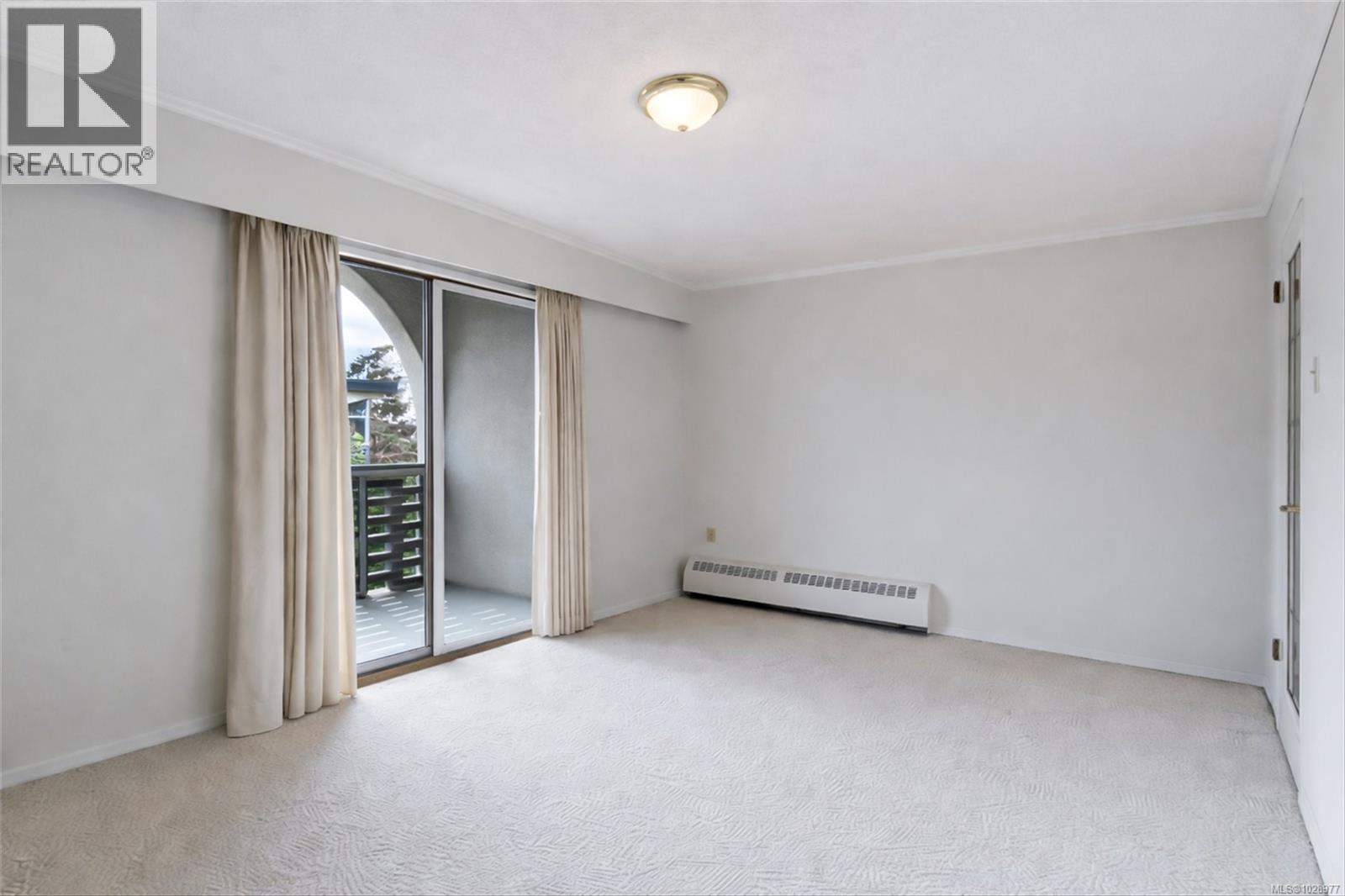 301 2050 White Birch Rd, Sidney