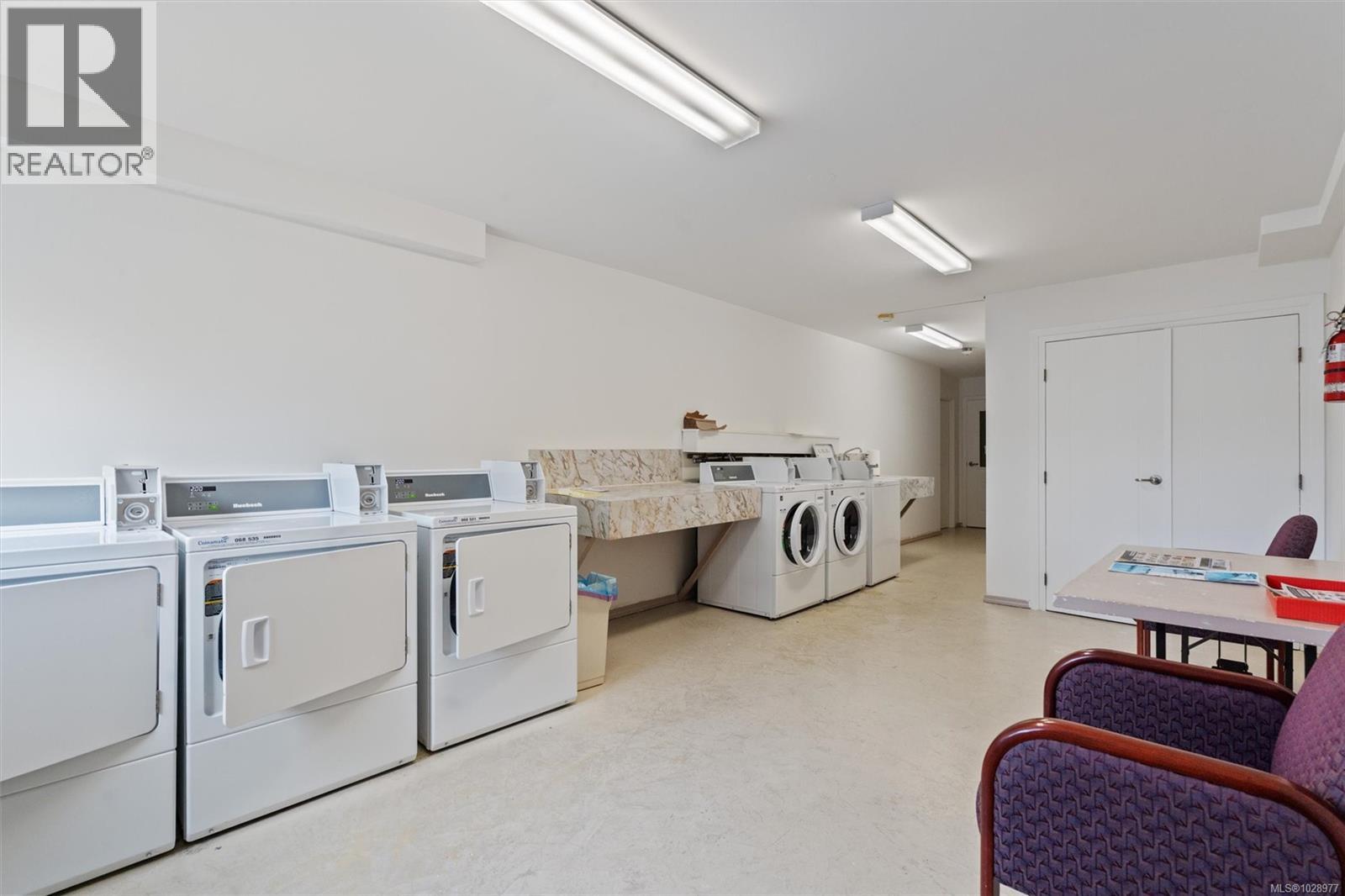 301 2050 White Birch Rd, Sidney